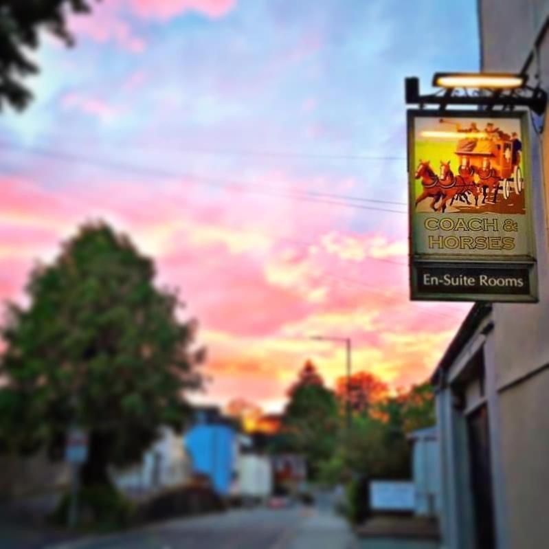 The Coach And Horses Inn 쳅스토 외부 사진