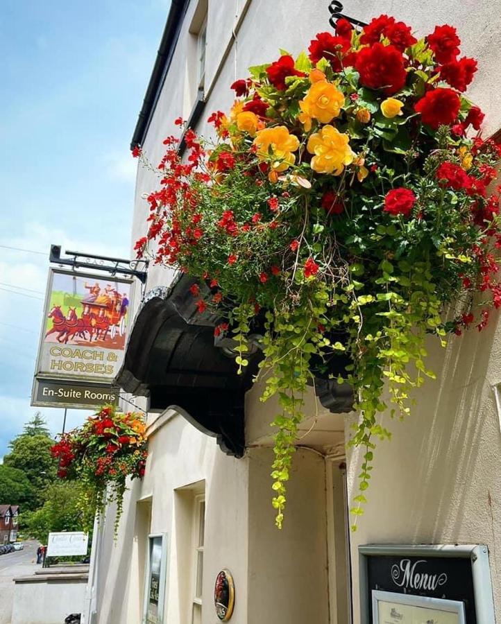 The Coach And Horses Inn 쳅스토 외부 사진