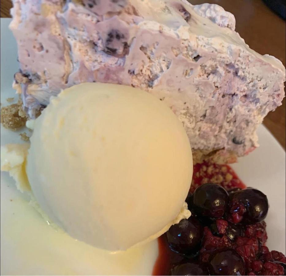 The Coach And Horses Inn 쳅스토 외부 사진