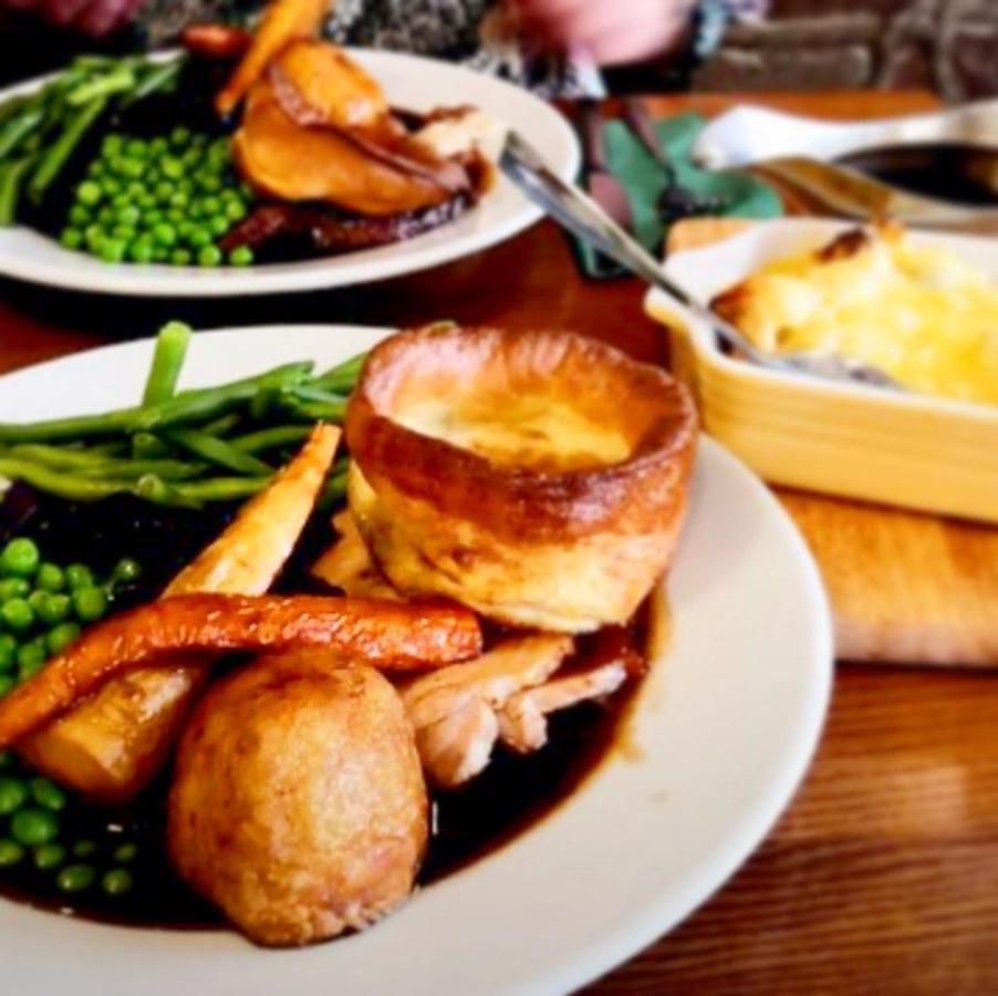 The Coach And Horses Inn 쳅스토 외부 사진