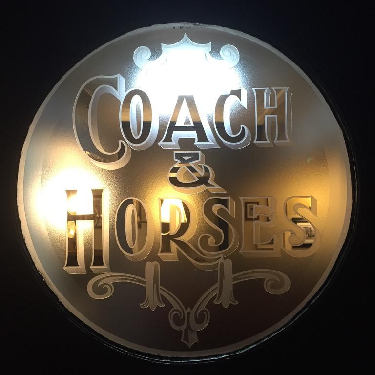 The Coach And Horses Inn 쳅스토 외부 사진