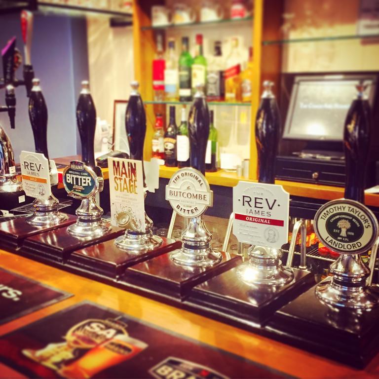The Coach And Horses Inn 쳅스토 외부 사진