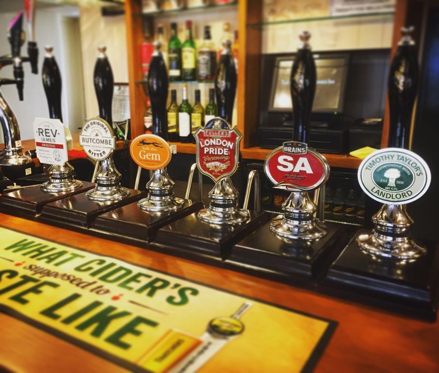 The Coach And Horses Inn 쳅스토 외부 사진