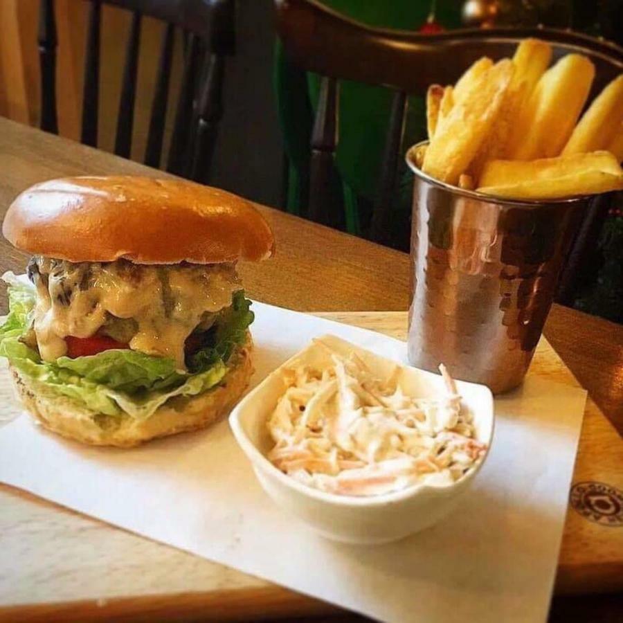 The Coach And Horses Inn 쳅스토 외부 사진