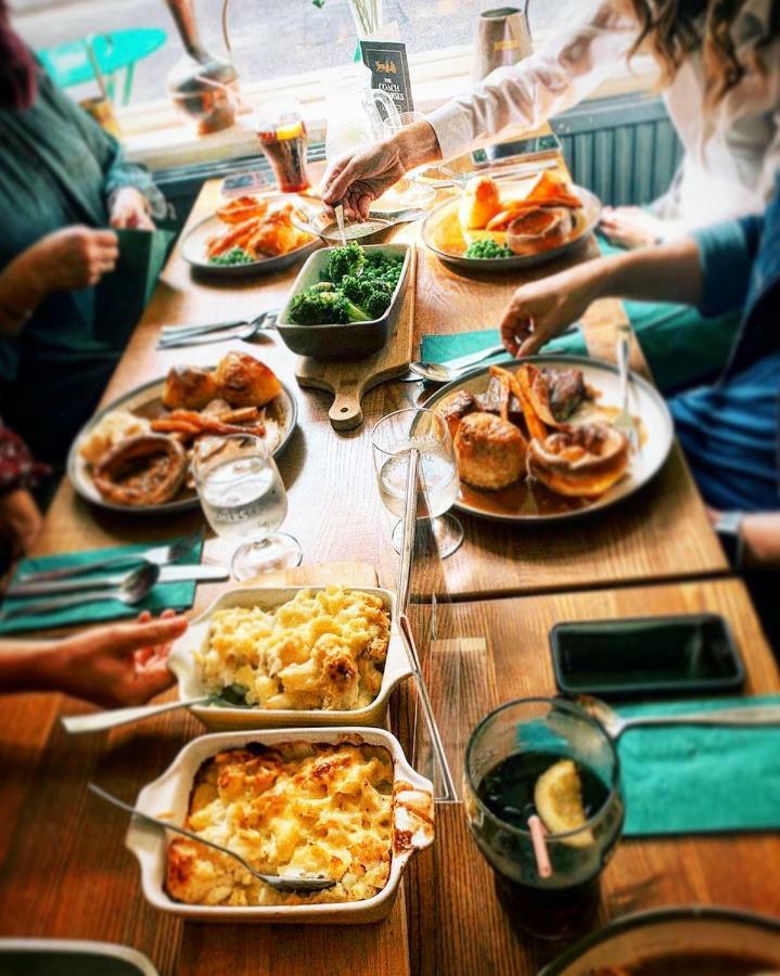 The Coach And Horses Inn 쳅스토 외부 사진